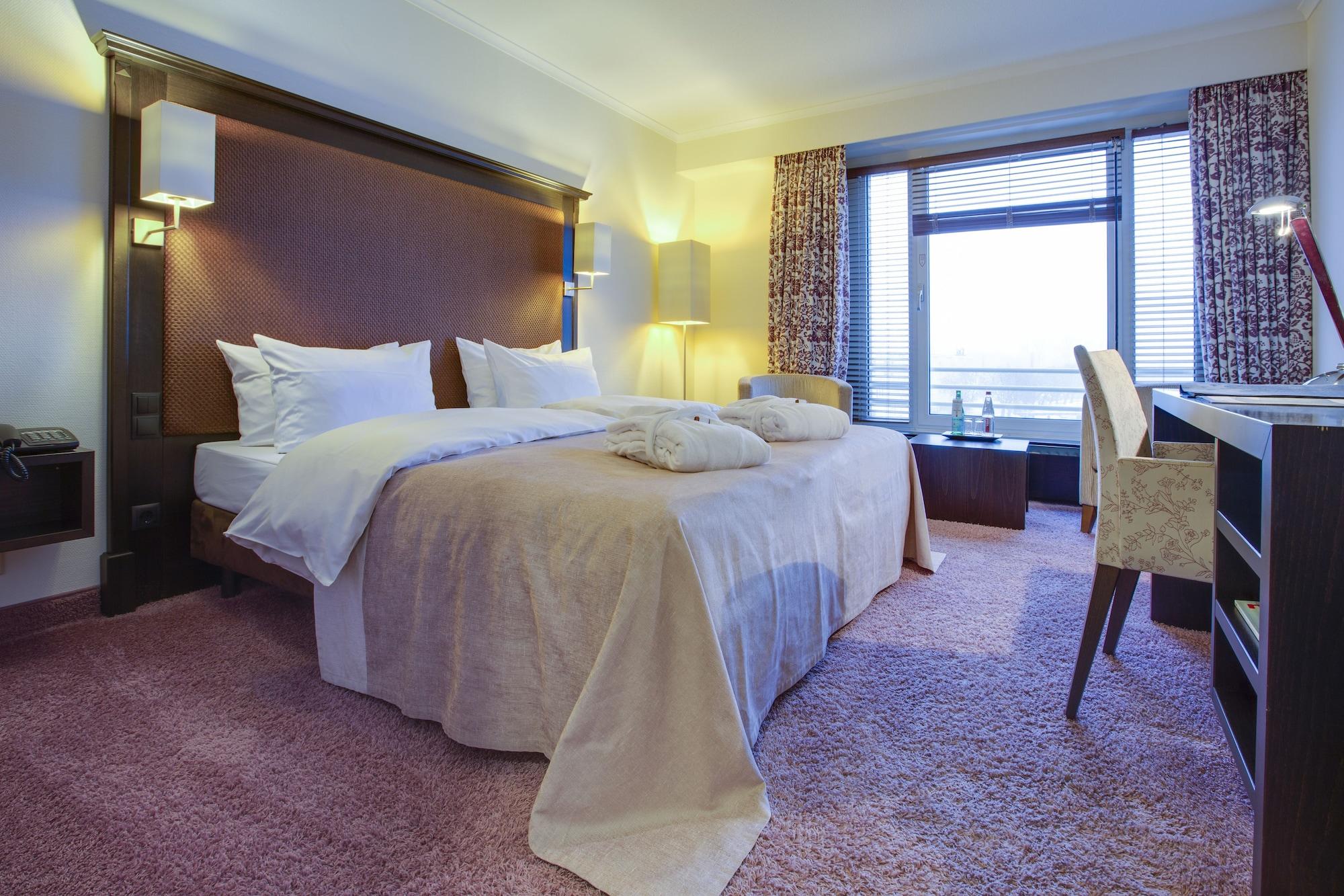 Radisson Blu Senator Hotel, 5*