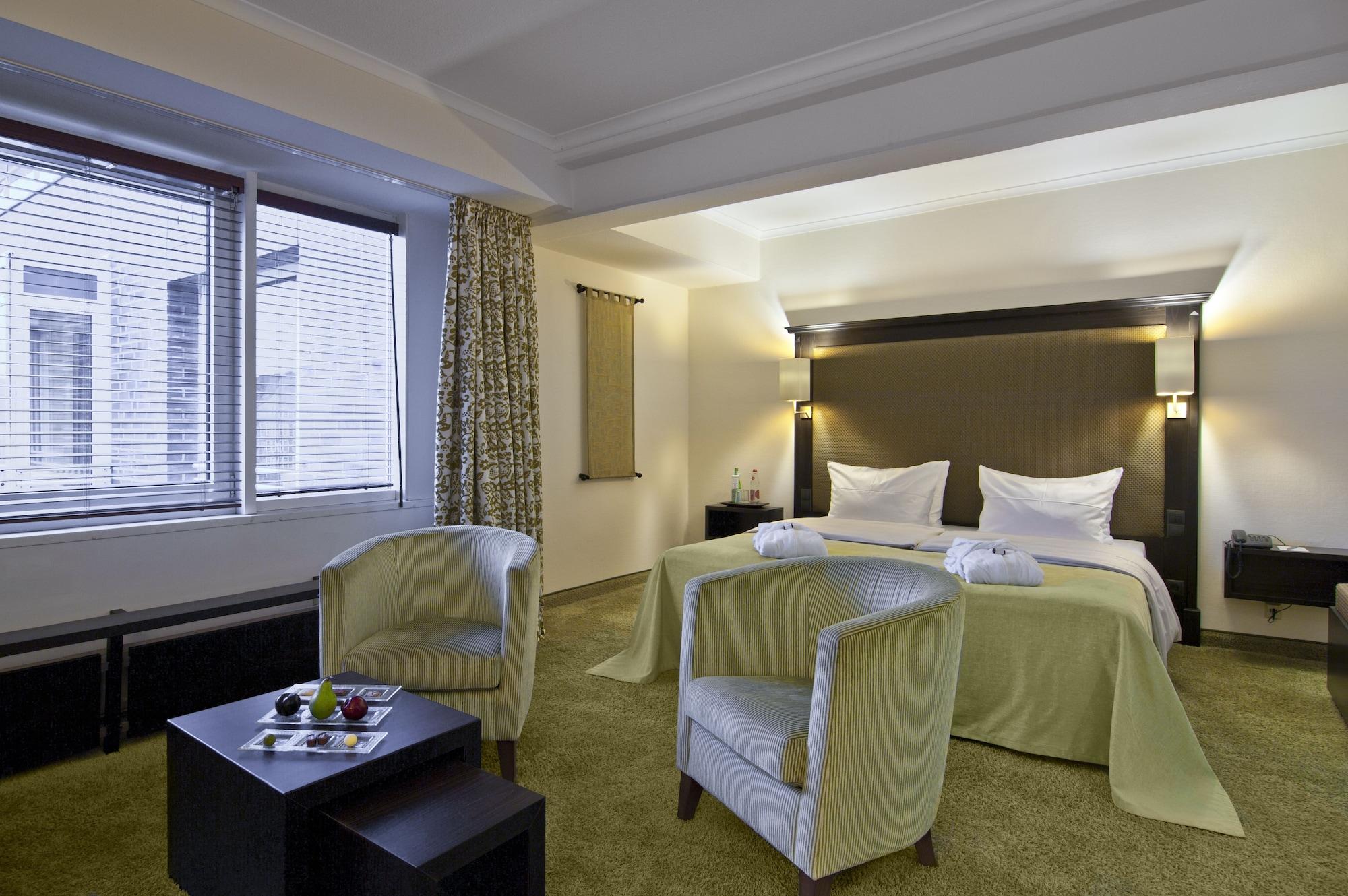 Hotel Radisson Blu Senator Hotel, 5*