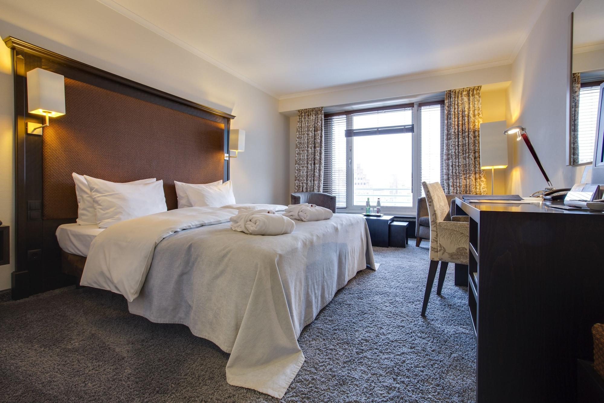 Radisson Blu Senator Hotel, 5*