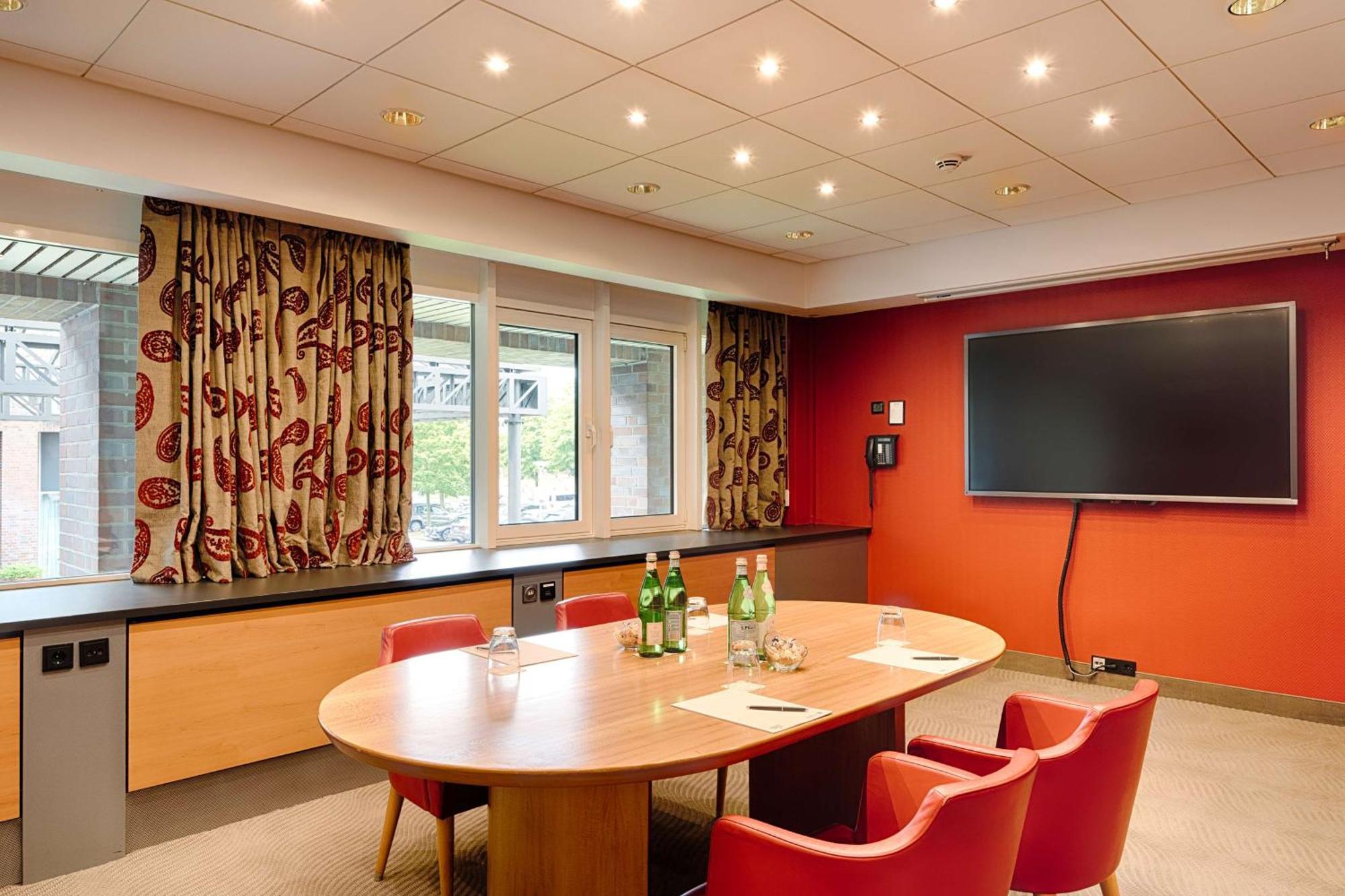 Radisson Blu Senator Hotel, 5*