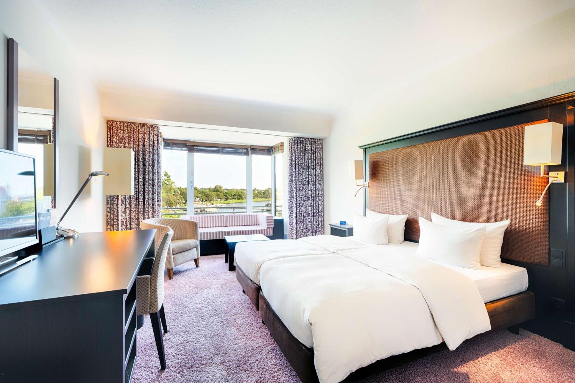 Hotel Radisson Blu Senator Hotel, 5*