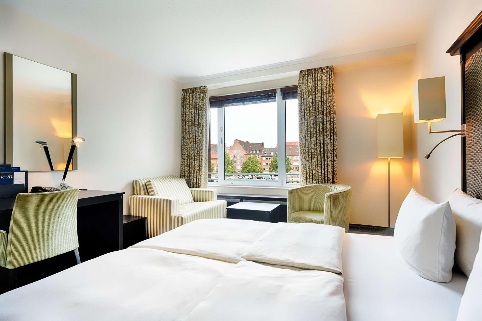 Radisson Blu Senator Hotel, 5*