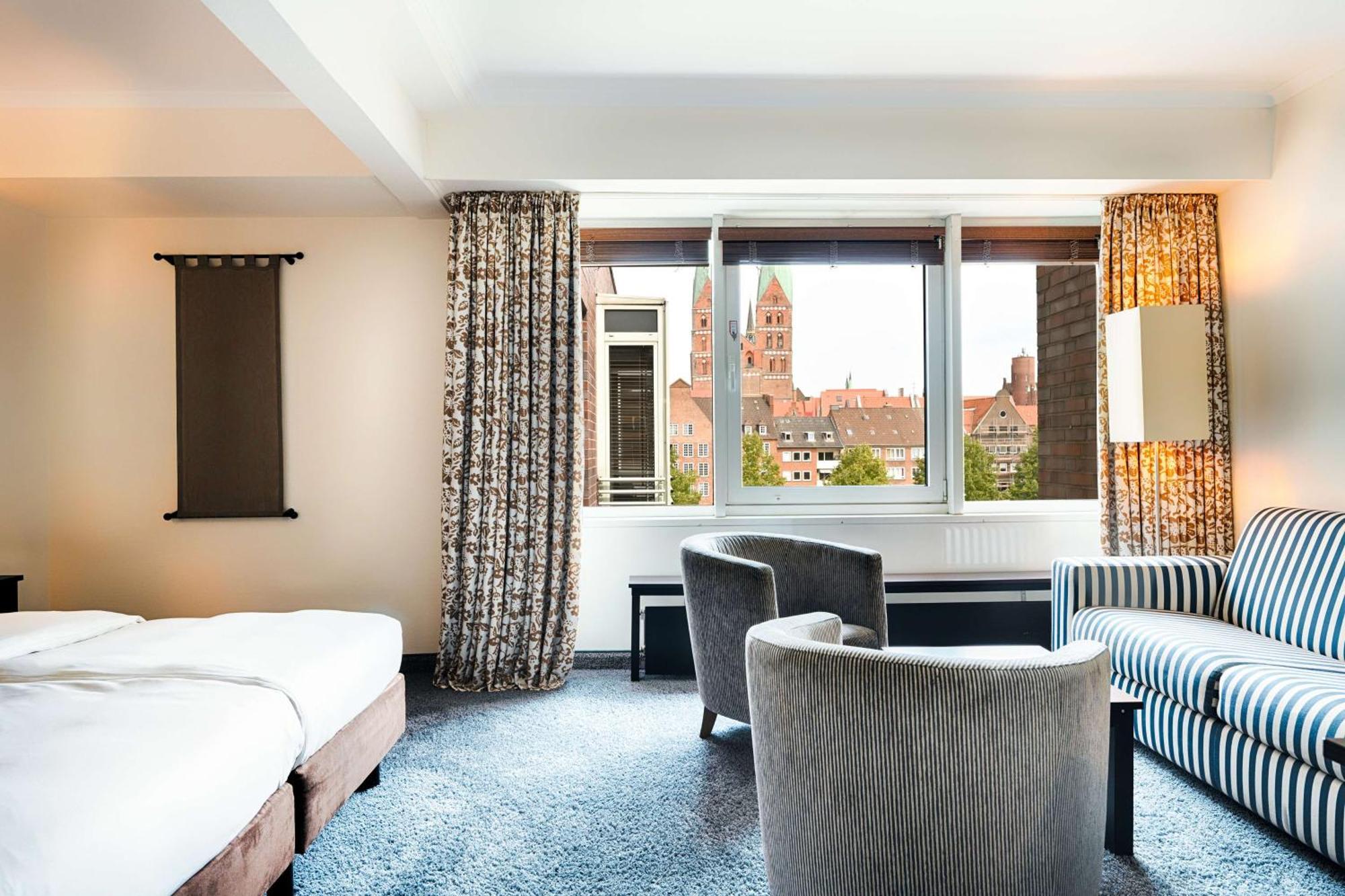 Radisson Blu Senator Hotel, Hotel